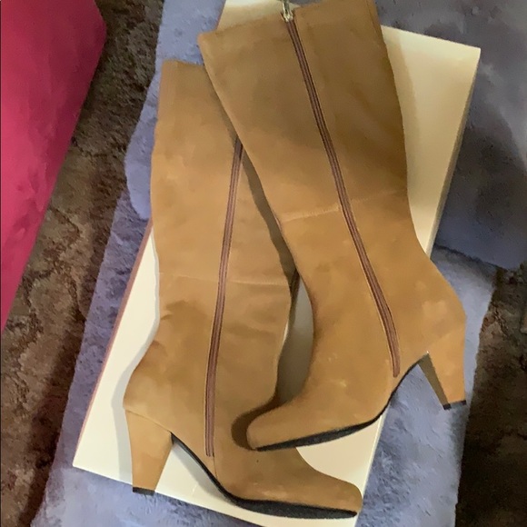 Boots - Picture 4 of 5